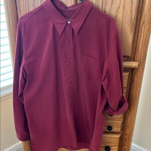 Women’s Liz Claiborne Burgundy Tunic Top